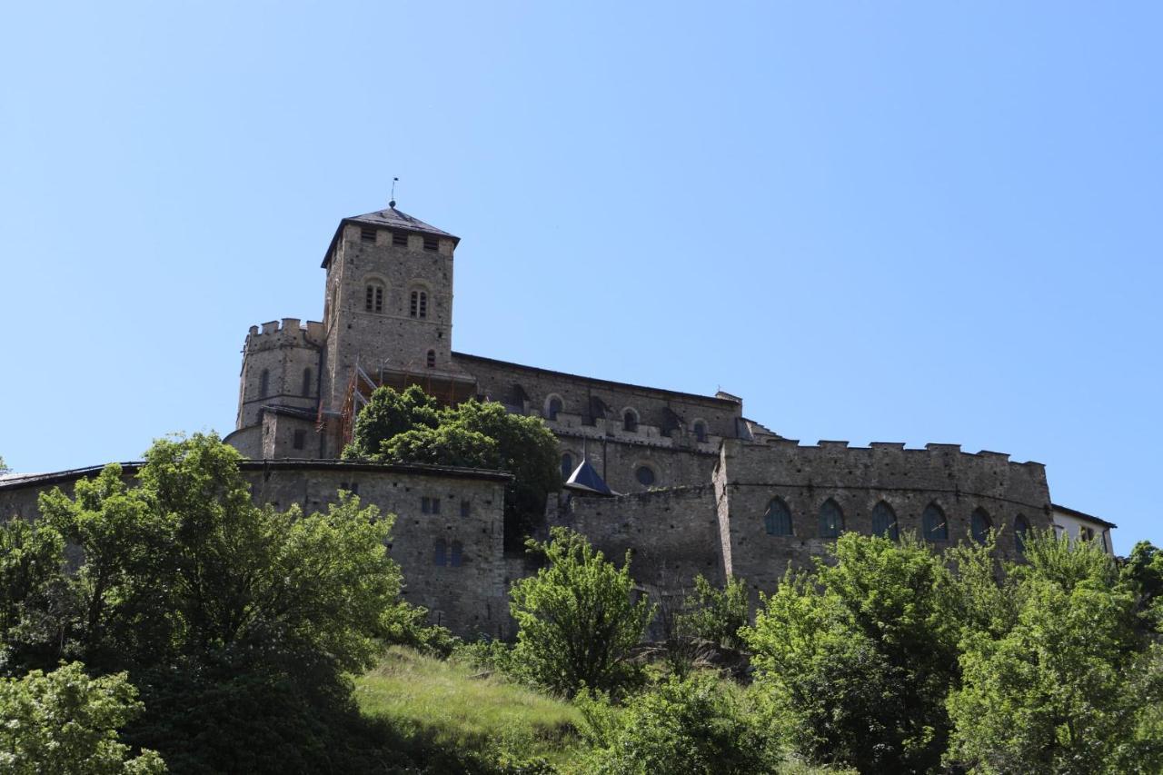 Plein Coeur De La Vieille Ville De Sion Bagian luar foto